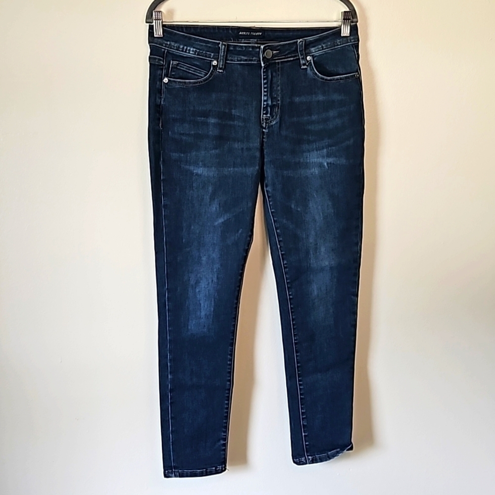 Morph Pillow Women's Dark Wash Blue Jeans Size 11 Stretch